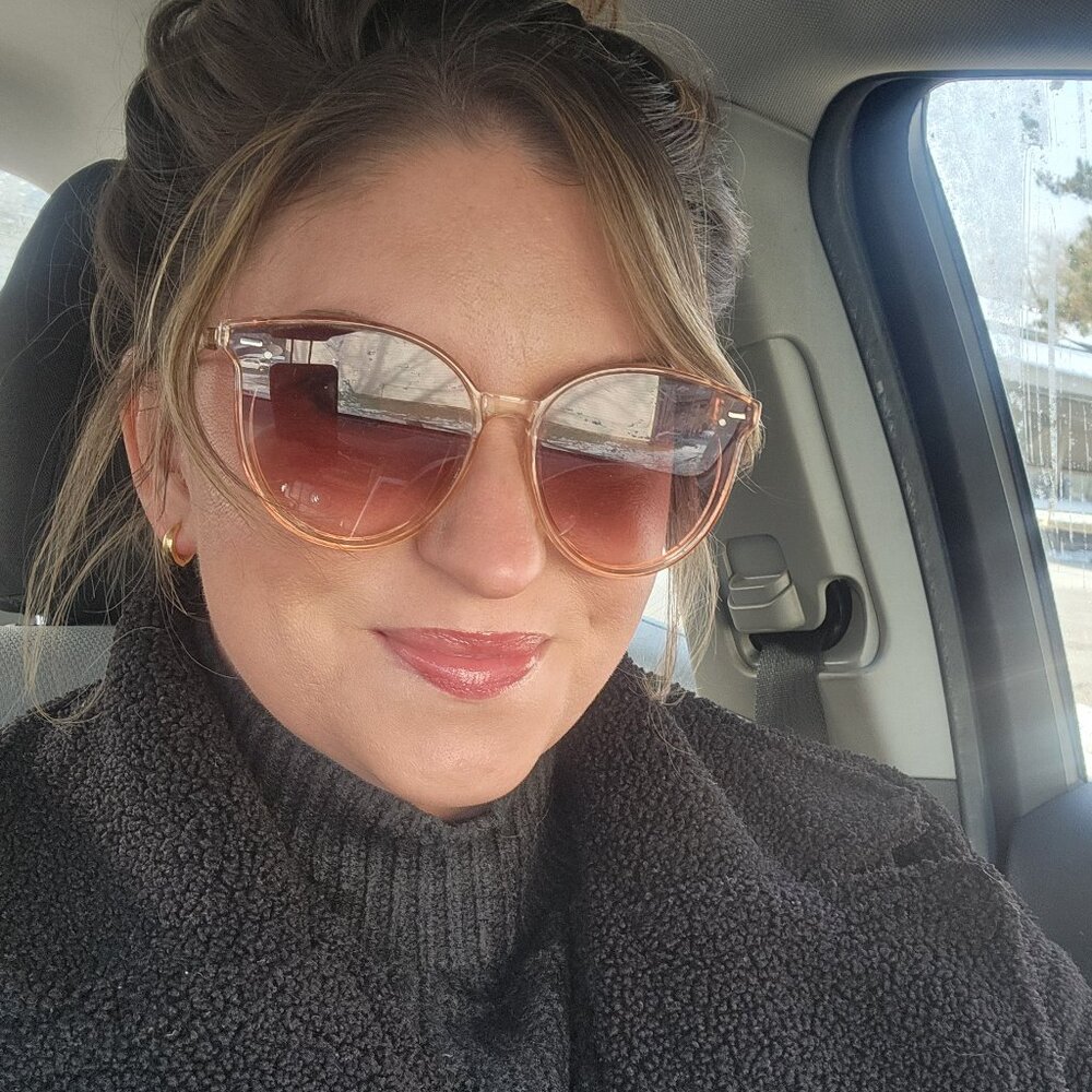 Meet your Posher, Carrie